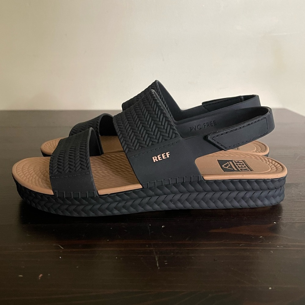 Brand New Reef Water Vista Sandals size 9 black/tan